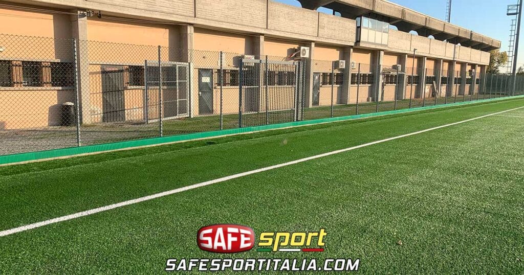 angolare-muretto-campo-calcio-1024x538 Protezione angolare in gomma per muretti dei campi sportivi